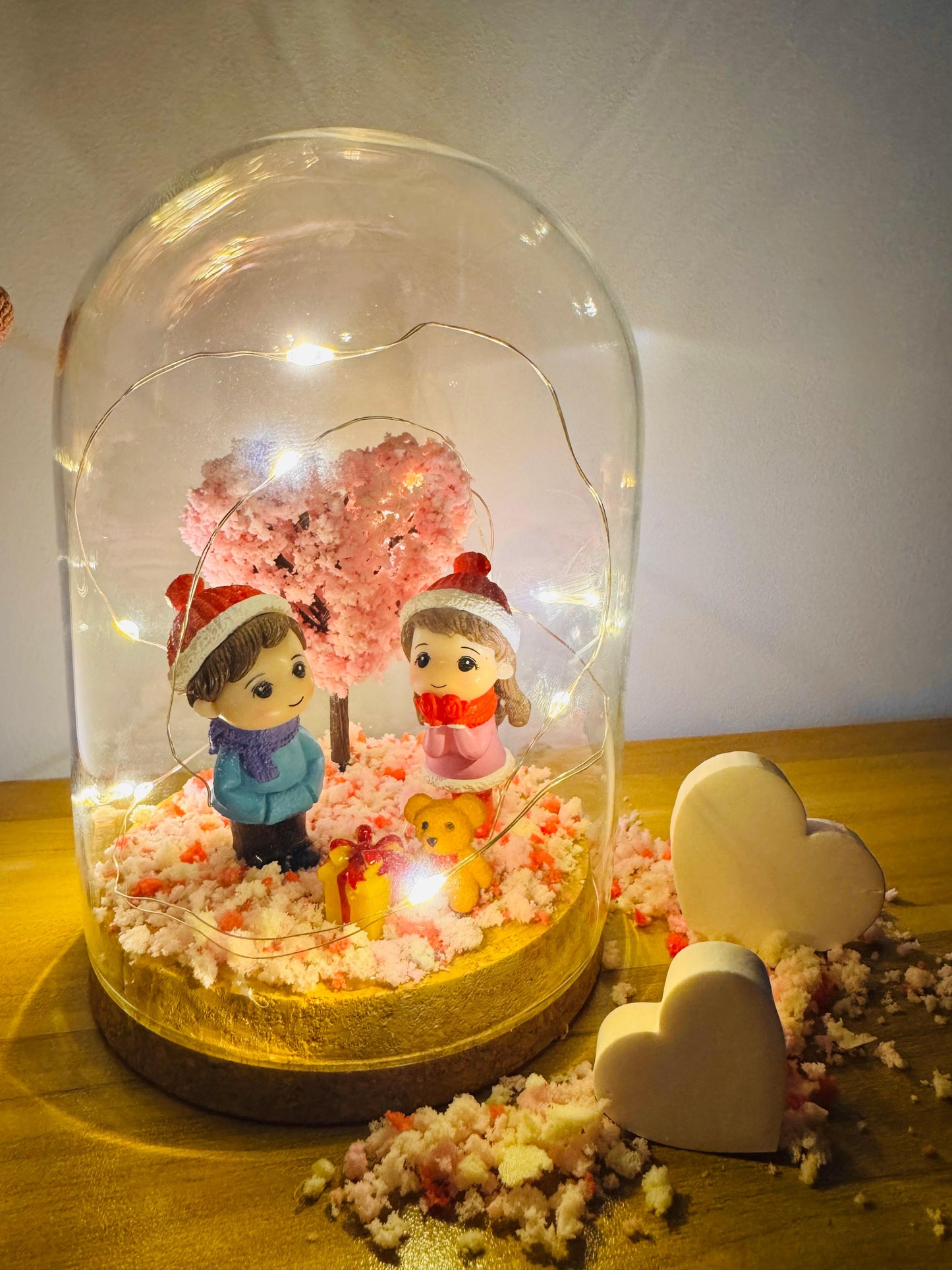 Blossom Glass Dome Lamp USB Plug-in (Winter Couple)